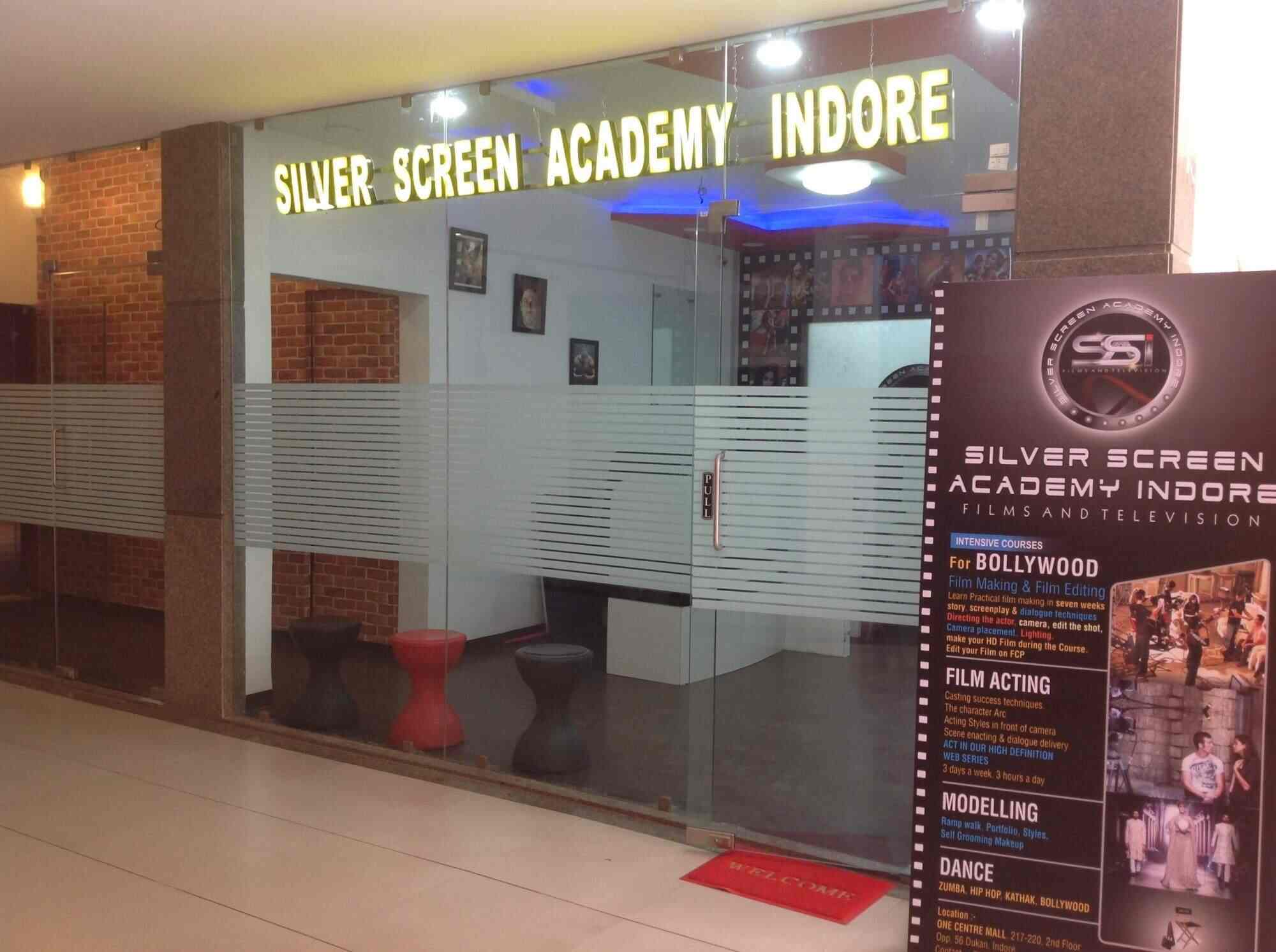Top Drama Artists In Nagar Nigam Indore ड र म