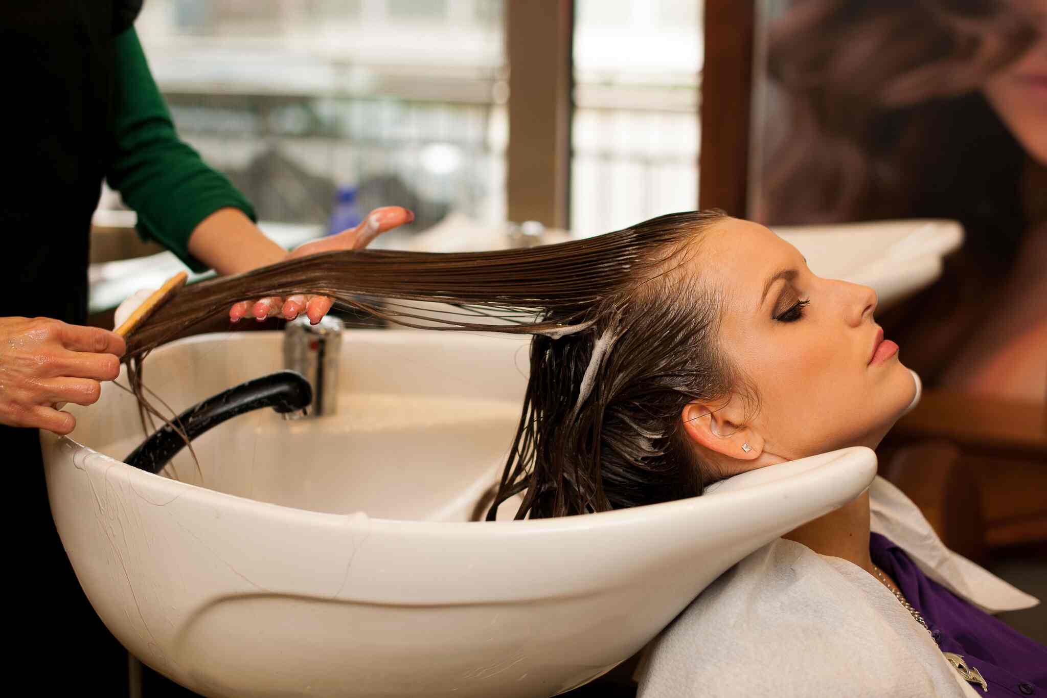 https://content.jdmagicbox.com/comp/indore/e9/0731px731.x731.180308134638.b9e9/catalogue/aver-shine-beauty-parlour-for-girls-and-ladies-sanwer-road-indore-beauty-parlours-dl3zan2pxt.jpg?utm_source=chatgpt.com