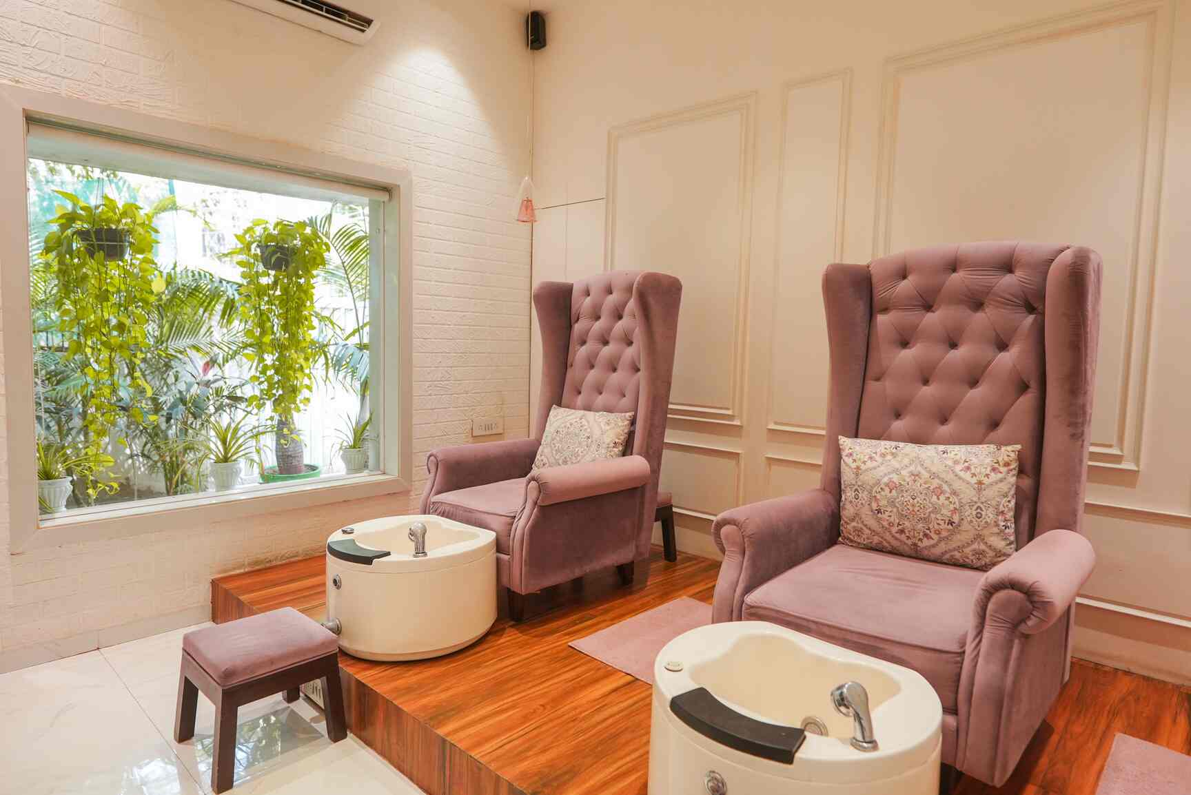 Fingertips The Nail Studio in Saket Nagar,Indore Best Beauty Parlours For Nail Art in Indore