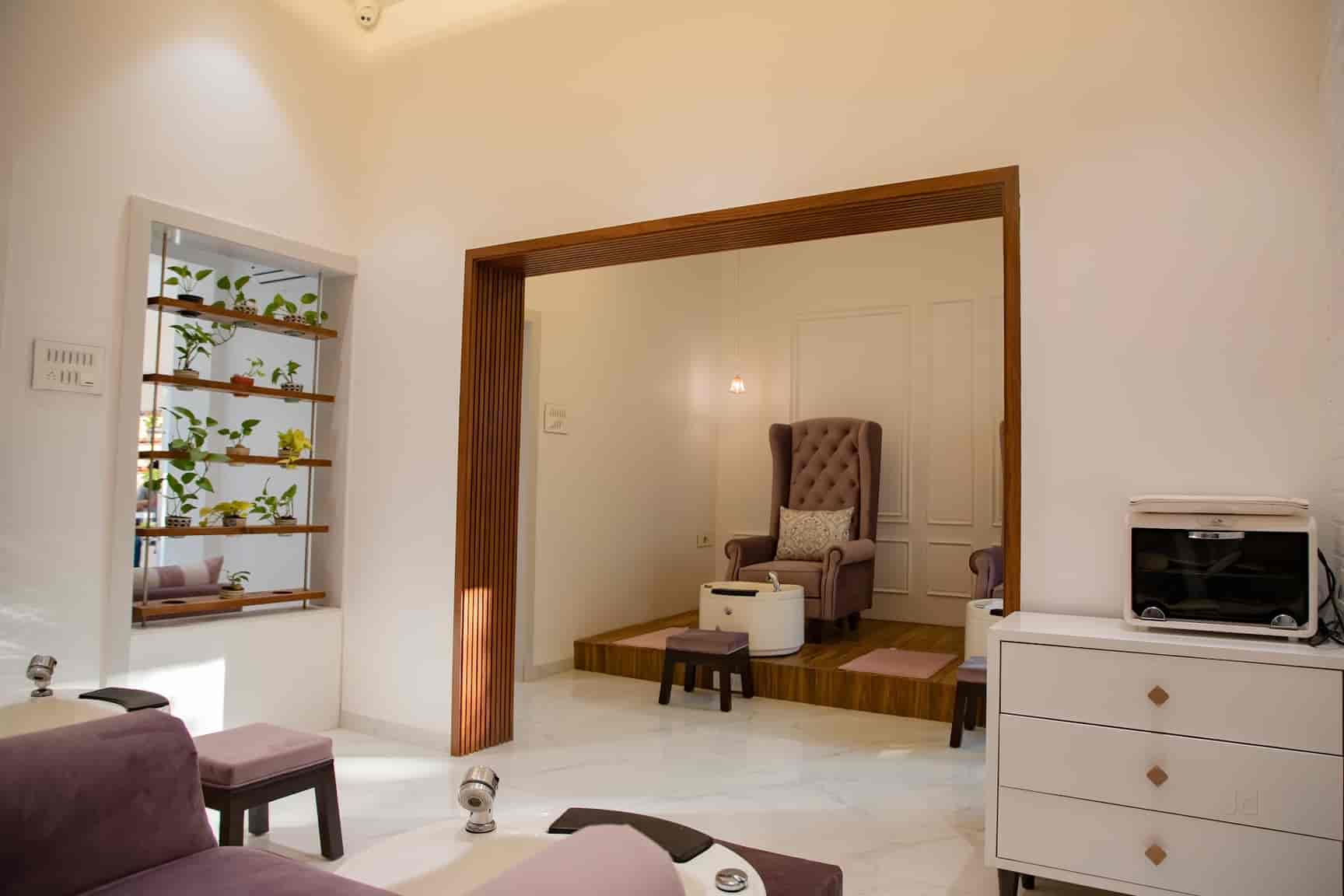 Fingertips The Nail Studio in Saket Nagar,Indore Best Beauty Parlours