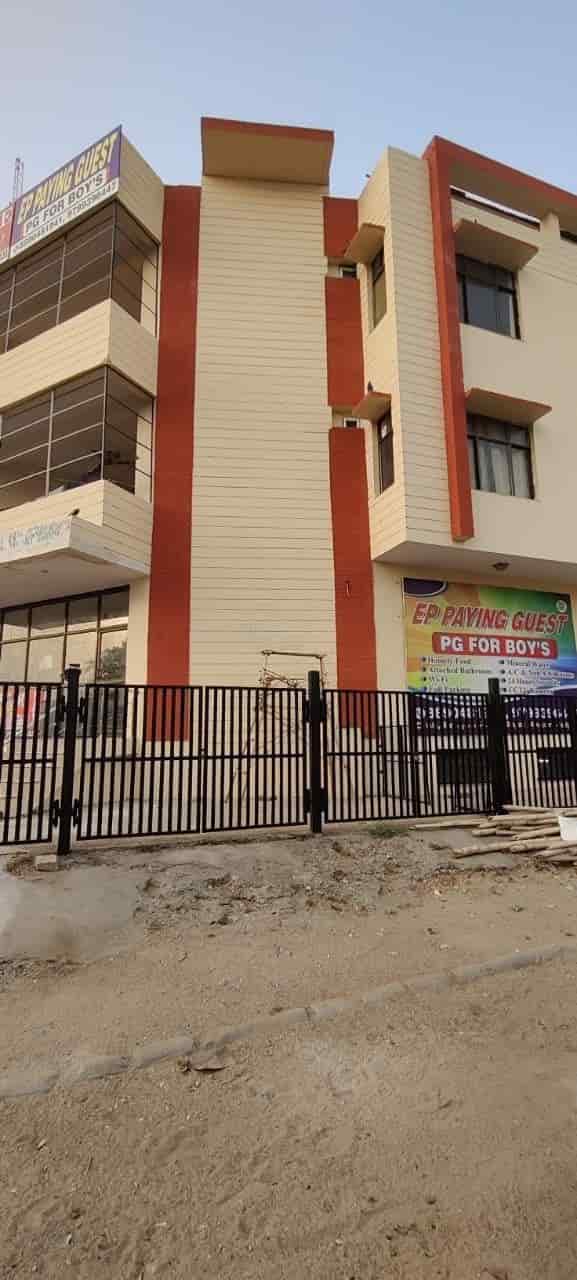 Top Guest House (rs 500 & Below) near Santokba Durlabhji Memorial