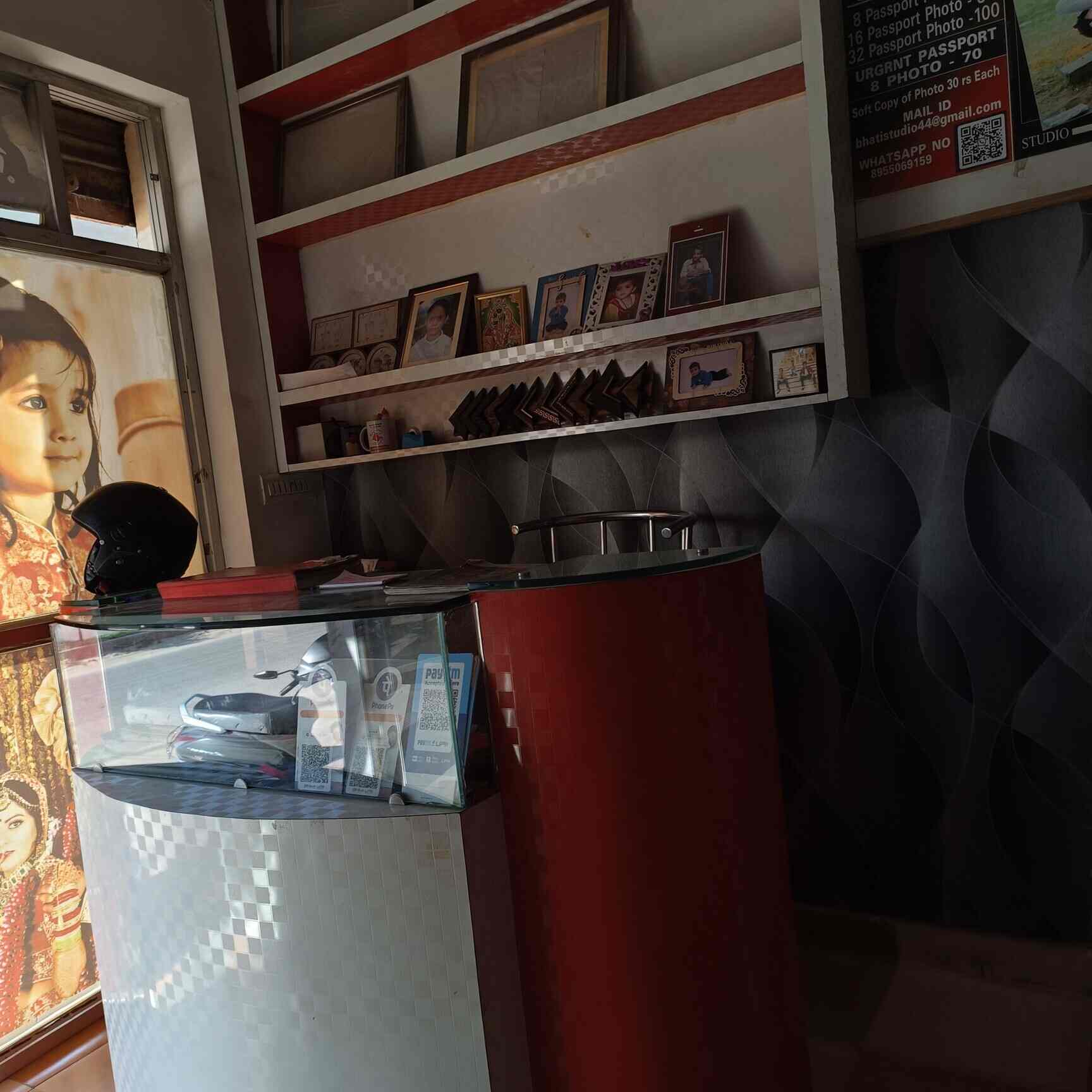 Top One Hour Photo Studio in Vaishali Nagar Best Instant Photo