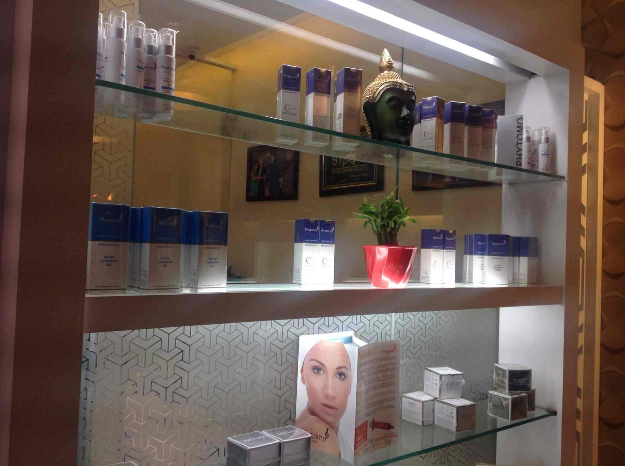 Aura Beauty Lounge & Academy in Rama Mandi,Jalandhar Best Beauty