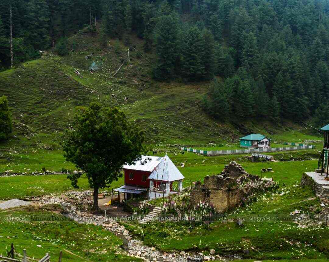 Book Poonam Holidays in Amphalla,Jammu Best Car Rental in Jammu