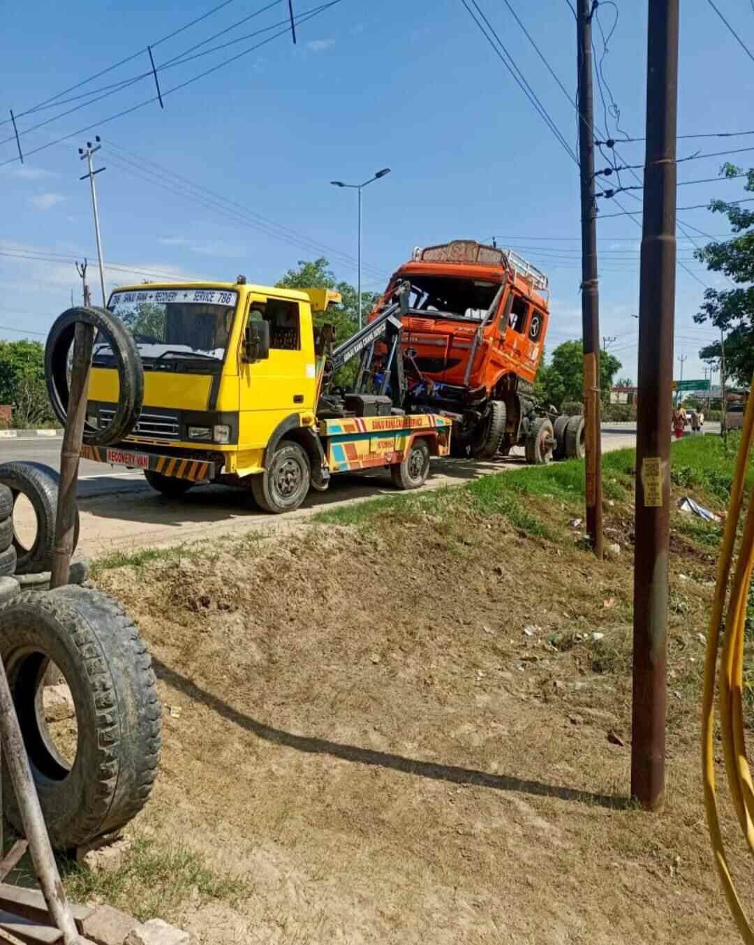 tata 709 recovery van