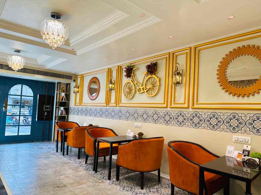 La Petit Boulangerie in Near Dsp Bunglow Road,Jamnagar Best Bakeries