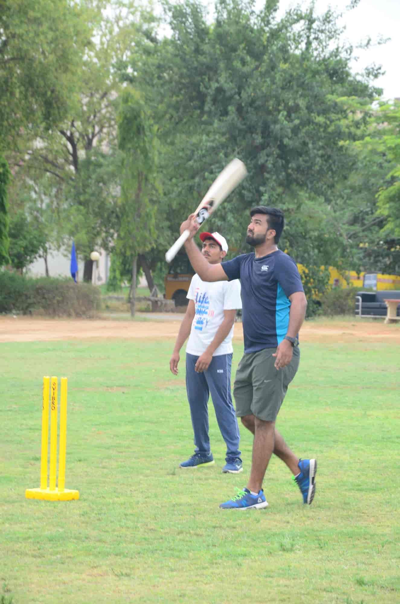 मनेंद्रगढ़ कप क्रिकेट टूर्नामेंट का रोमांच