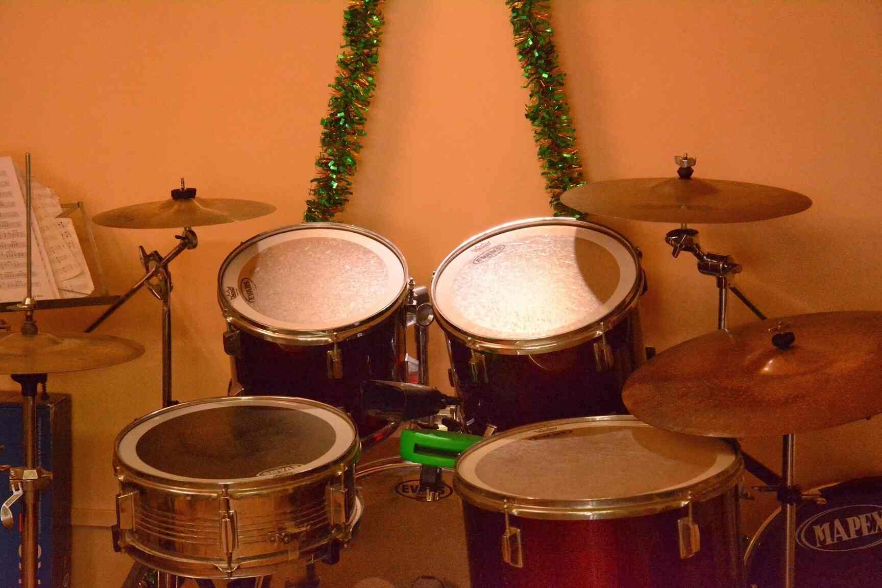 Top Guitar Dealers in Kalyan West Best Guitar Shops Justdia