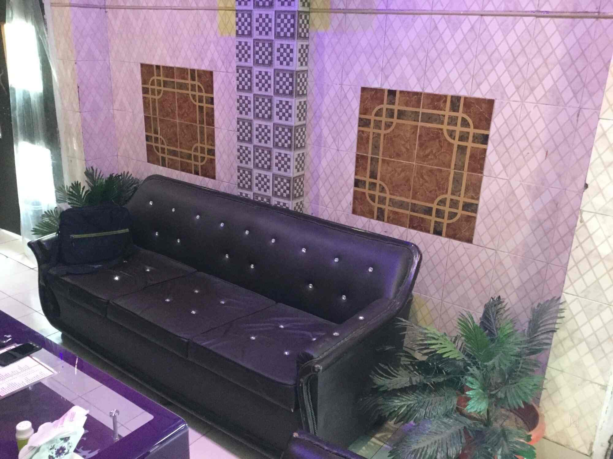 Madona Parlour in Lal Bangla,Kanpur Best Beauty Parlours For Body