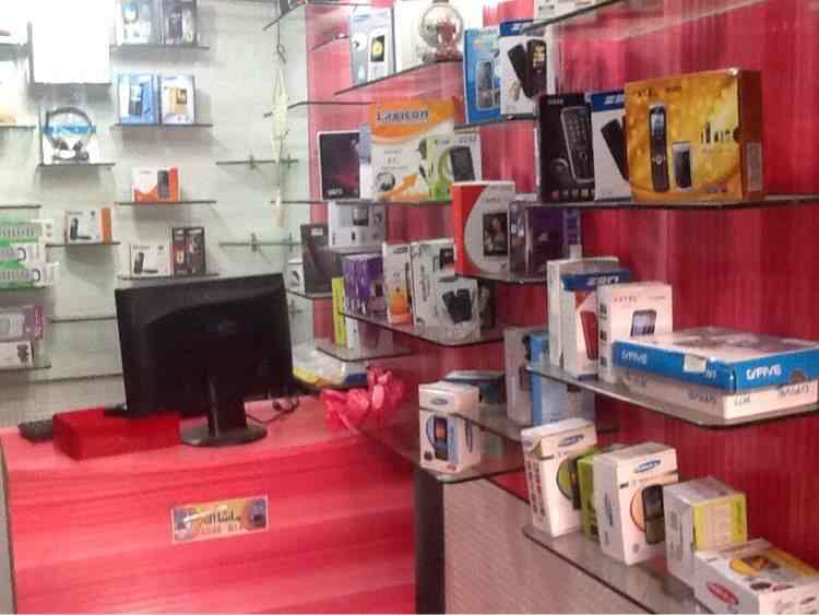 Azhar Mobile Shop in Karaikal Bazaar,Karaikal Best Second Hand Mobile