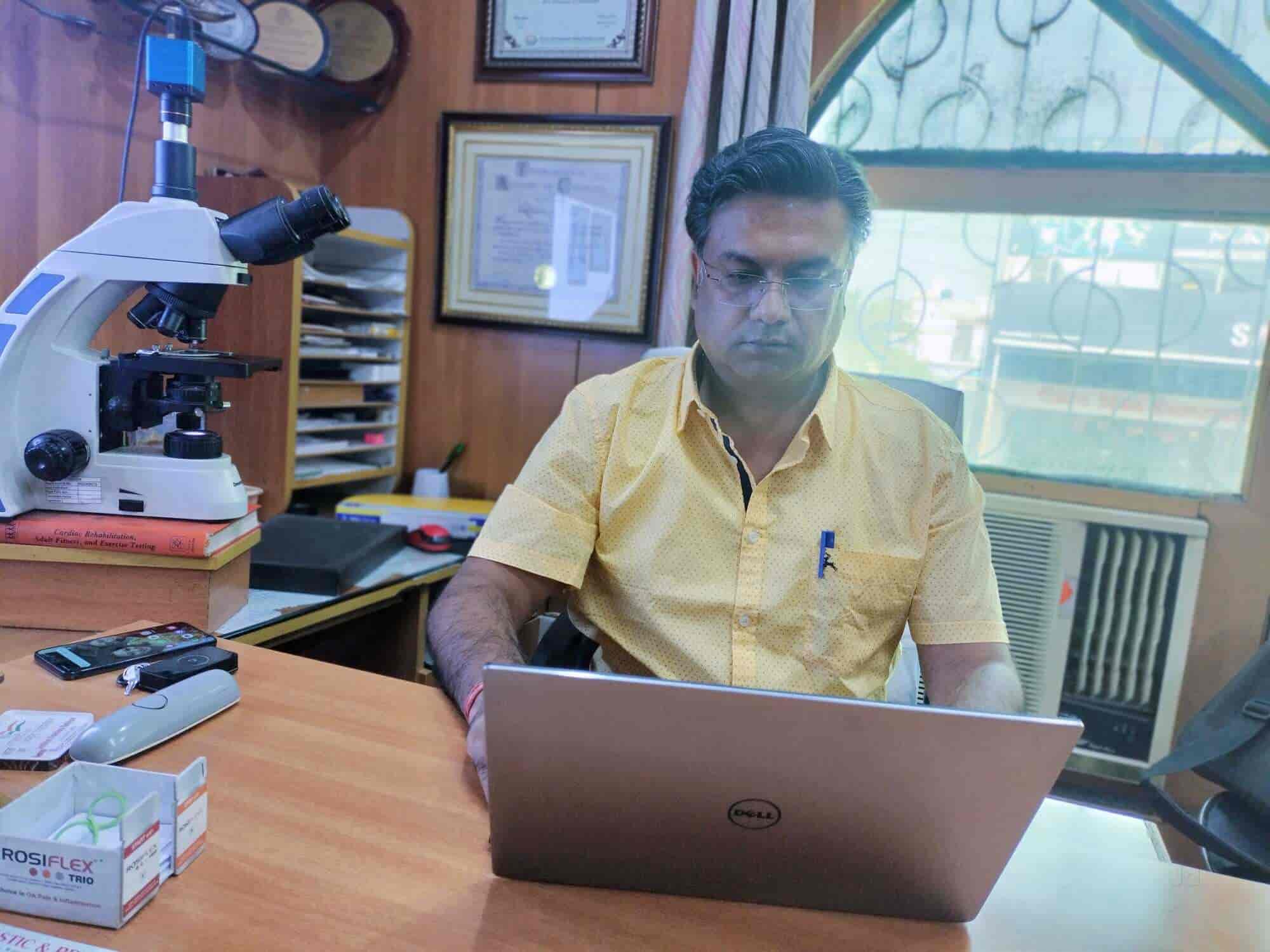 Dr Nakshatra Path Lab (R S Diagnostic Center) in Stadium Road,Kashipur