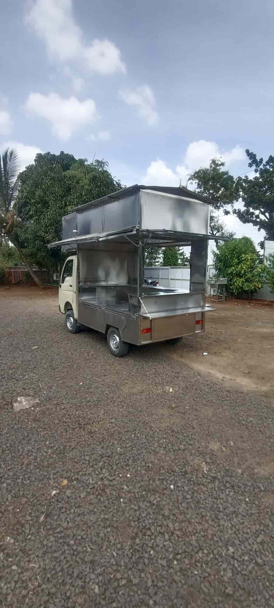 Top Stainless Steel Furniture Manufacturers in Kolhapur स्टेनलेस