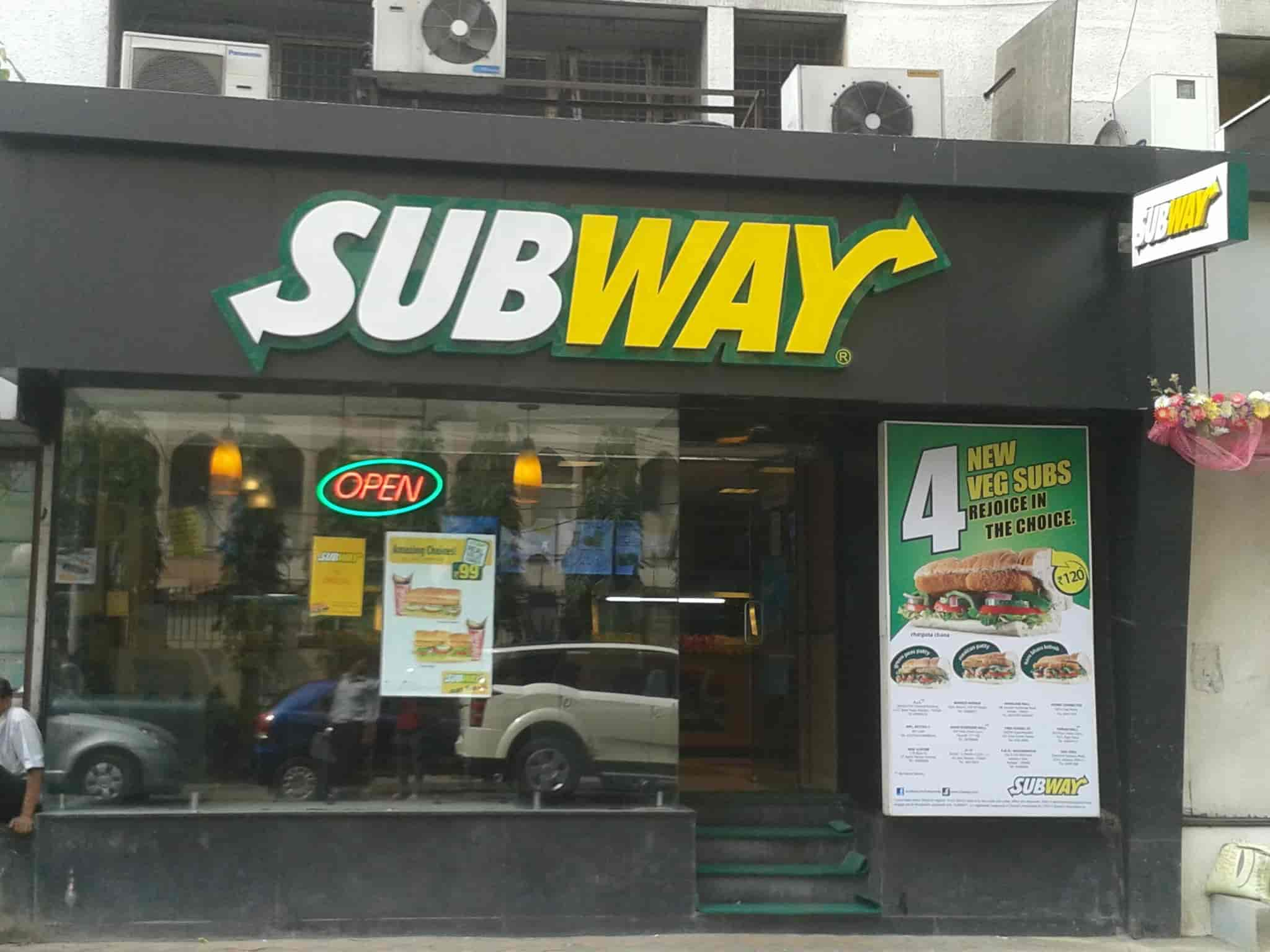 Subway, Lake Market Area, Kolkata