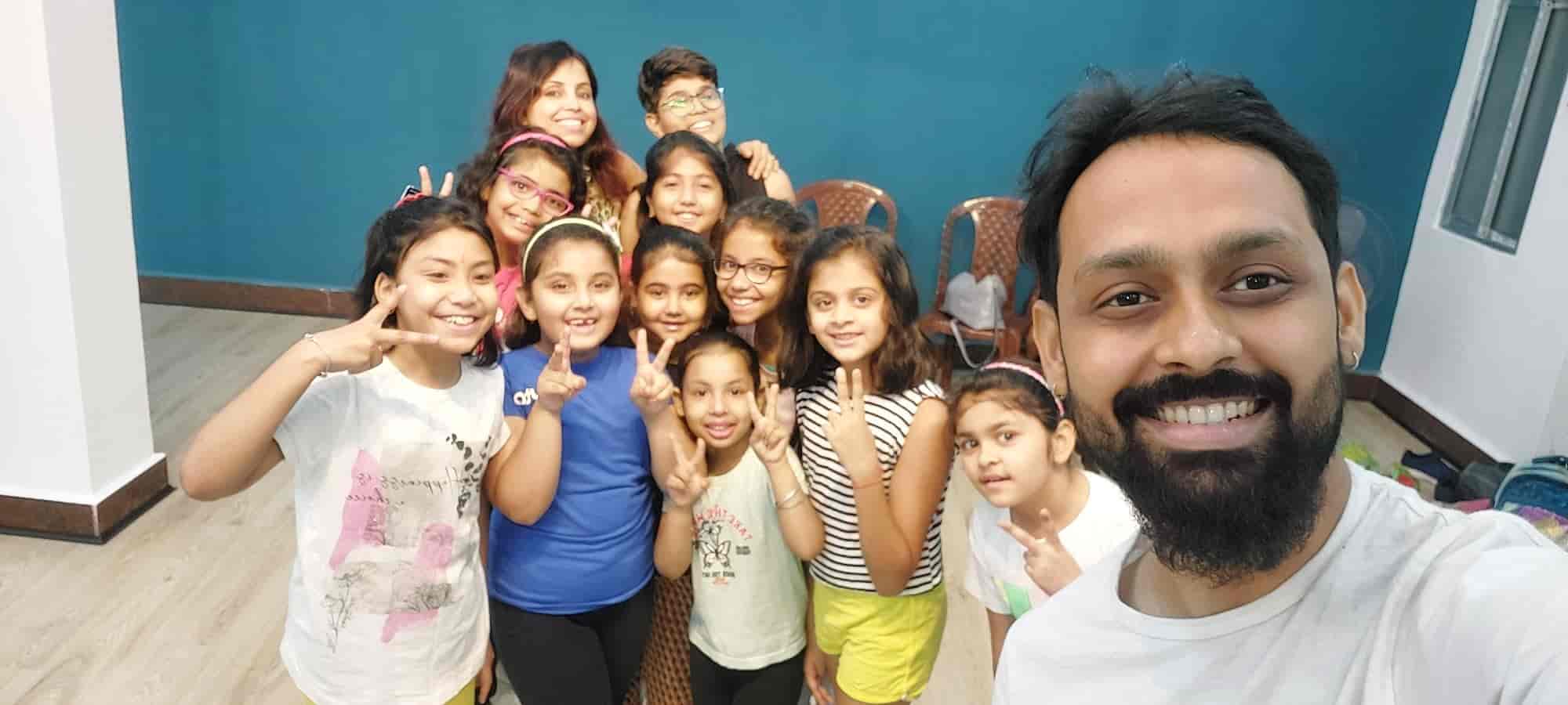 Top Dance Classes For Acrobatic in Dharmatala Best Dance Classes For