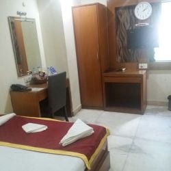 Top Ac Guest House Rs 2001 To Rs 2500 near Calcutta Girls High ...