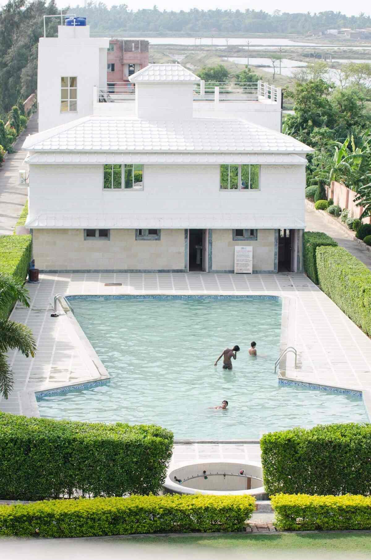 Oyezterbay Hotel And Resort Photos Tollygunge Kolkata Pictures Images Gallery Justdial Bandingkan pilihan akomodasi dan pilih yang paling nyaman untuk anda. oyezterbay hotel and resort photos