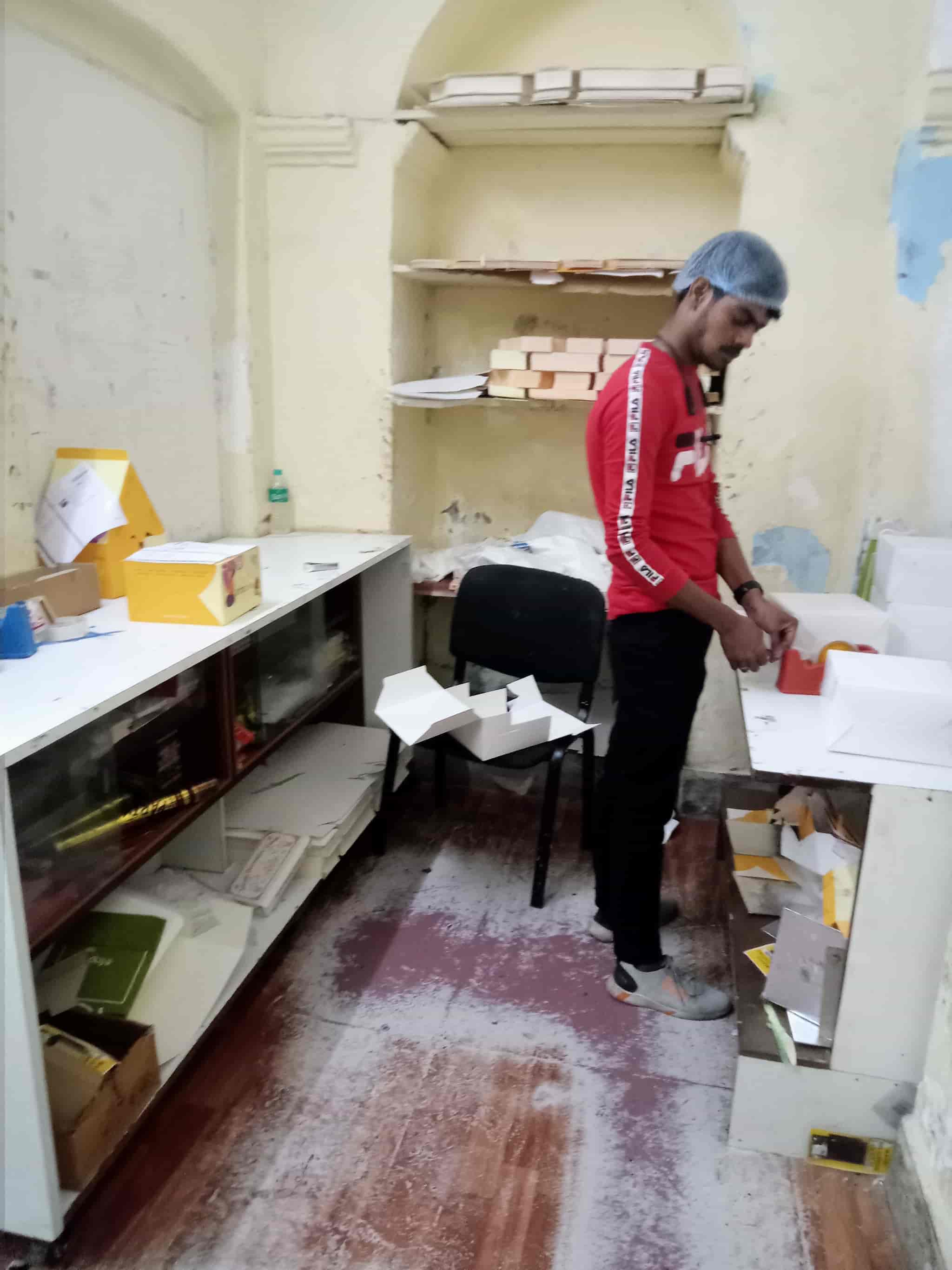 Fnp Cakes And More in Bhawanipur,Kolkata Order Food Online Best