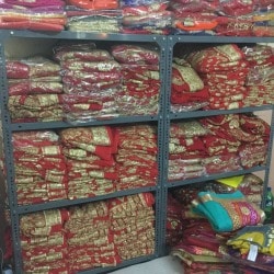 https://content.jdmagicbox.com/comp/kolkata/w5/033pxx33.xx33.170827194536.h2w5/catalogue/kum-kum-burrabazar-kolkata-saree-wholesalers-dfqs8-250.jpg