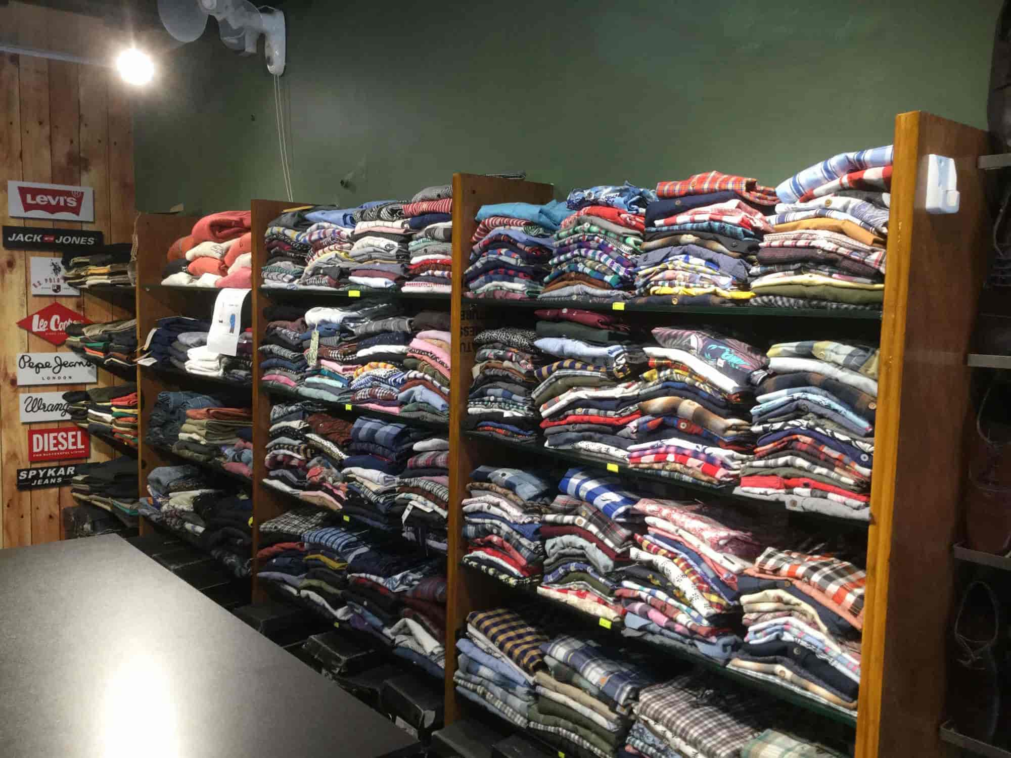 stores that carry levis