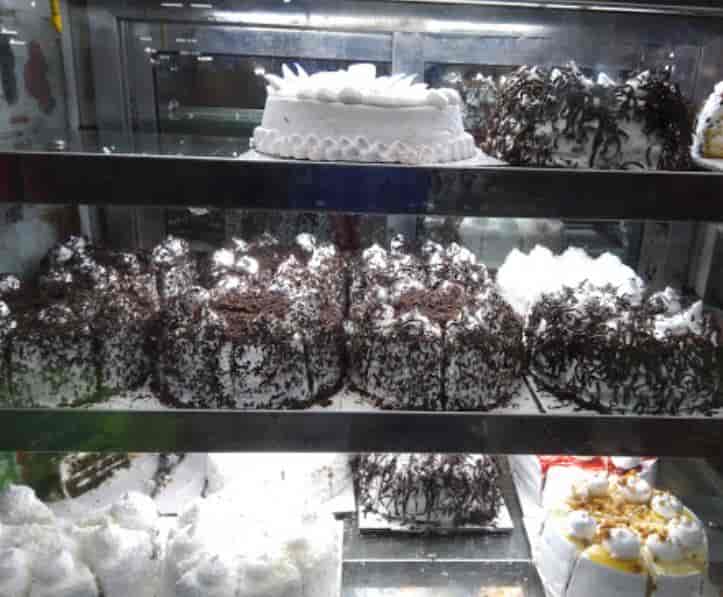Yummy Fresh Fruits Cake with Ferrero Rocher to India  Free Shipping