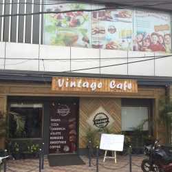 The vintage shop cafe