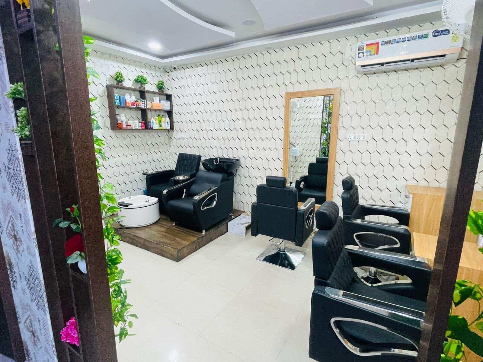 Golden Orchid Salon & Sp in Opposite Shaheed Path Near Rama By Ambedkar