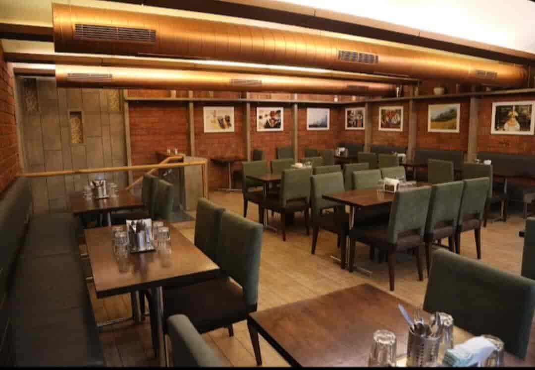 The Coffee Machine in Mahanagar,Lucknow Best Coffee Shops in Lucknow