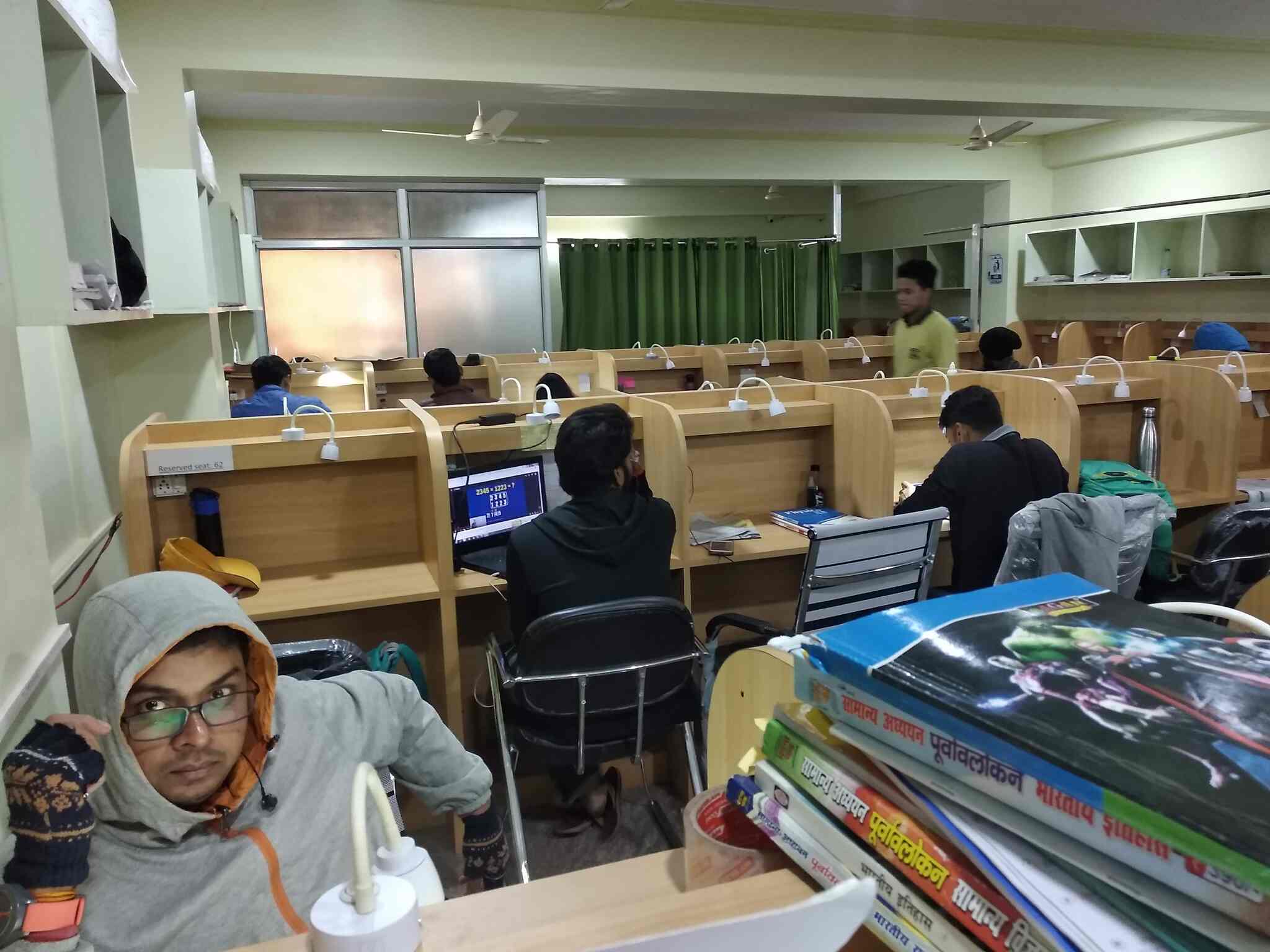 Study Club Library 6