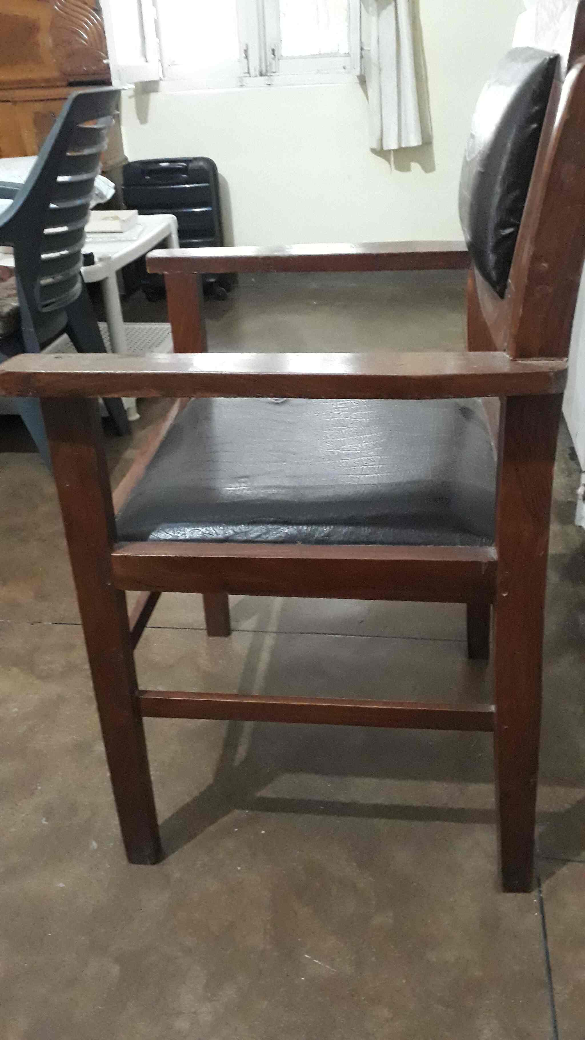 Top Second Hand Library Furniture Dealers in Varanasi सेकंड हैंड