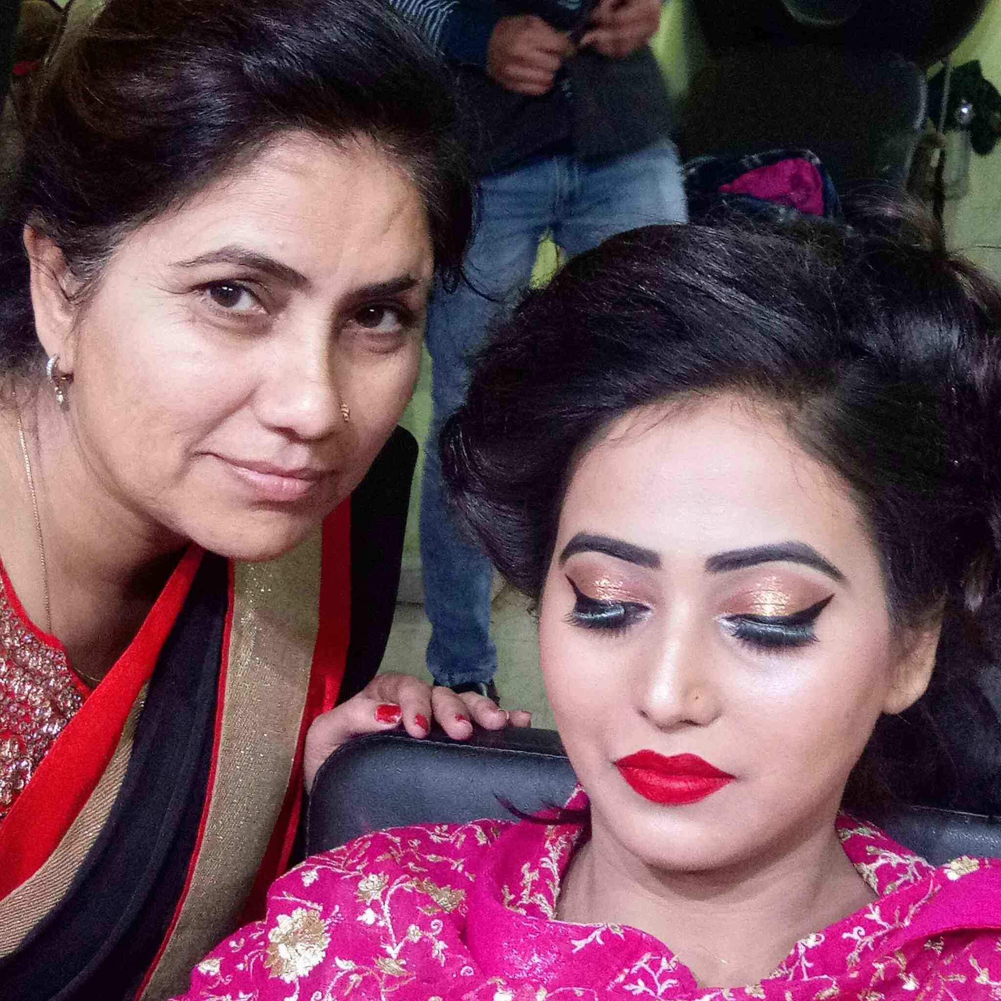 Aaina Salon Skin&hair Expert Training Centre in Sadar,Lucknow Best