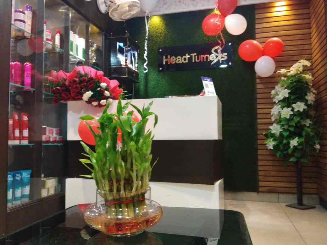 Head Turners Express Hair Studio, Gurdev Nagar Beauty Parlours in