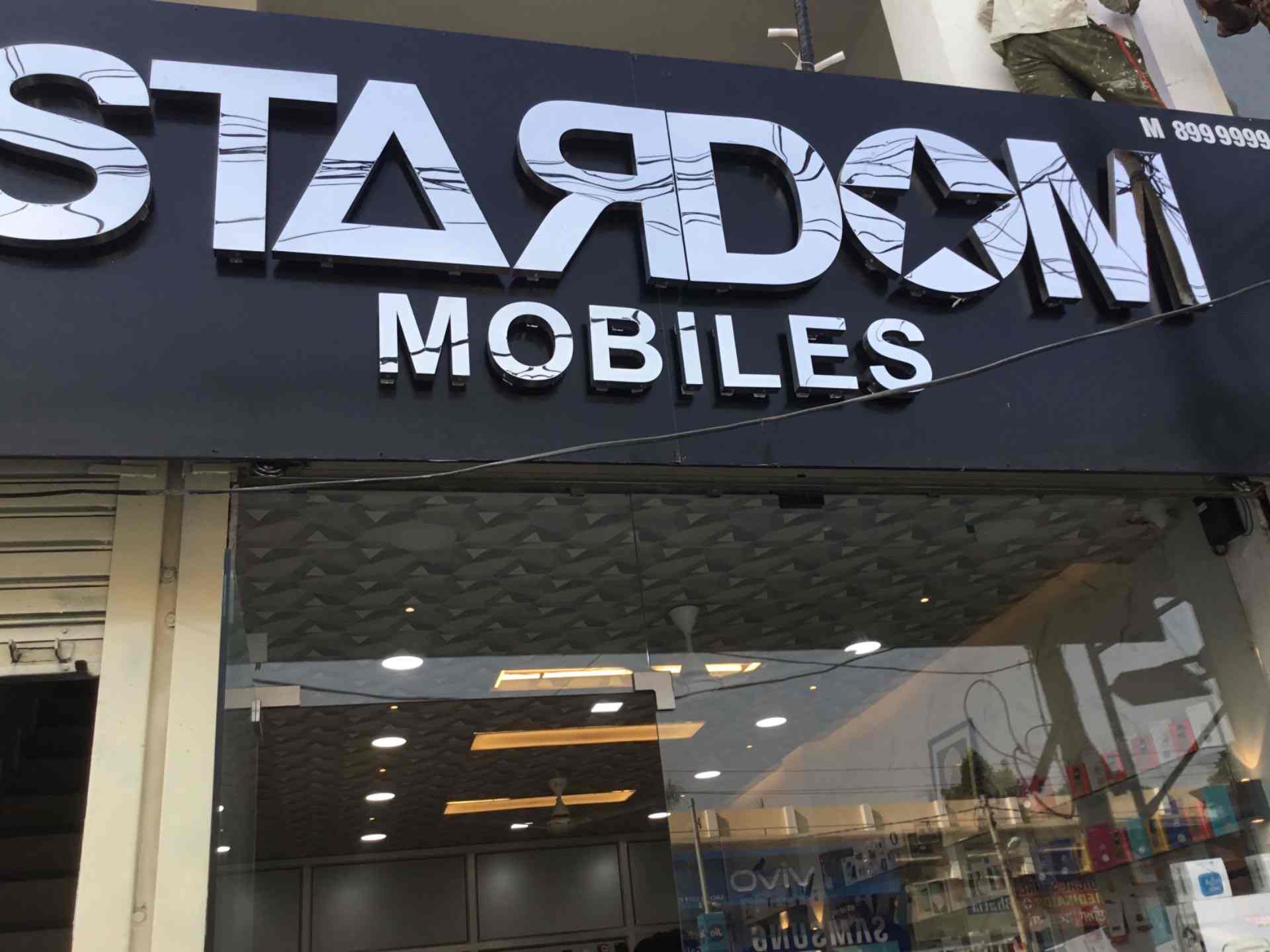 Stardom Mobiles in Model Town,Ludhiana Best Mobile Phone Dealers in