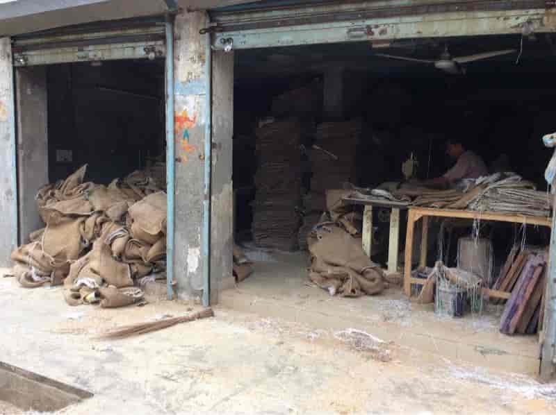 Johny Bardana Store in Focal Point Phase 4,Ludhiana Best Woven Bag