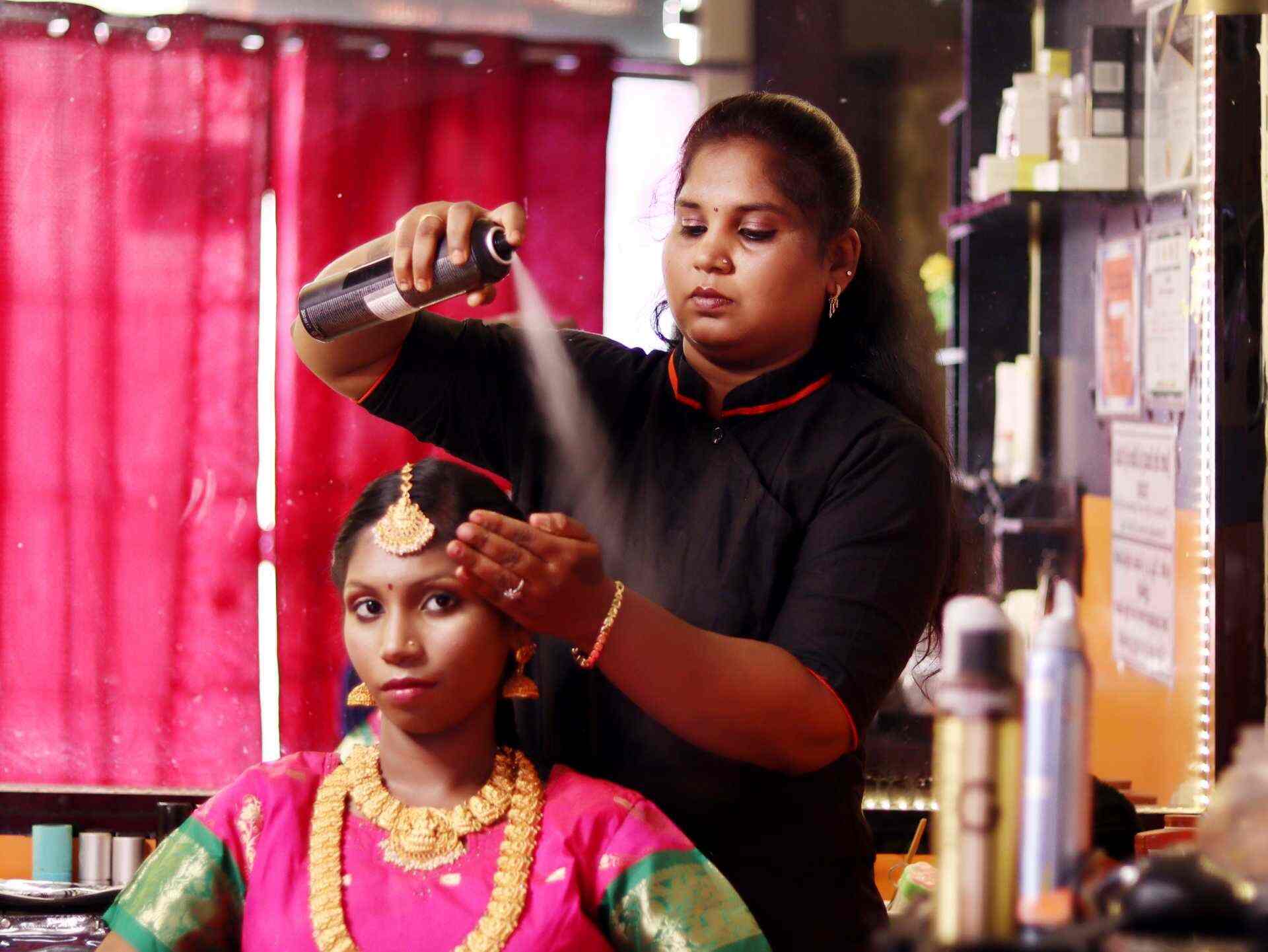 QUEEN BEE BEAUTY & MAKEUP STUDIO in Teppakulam,Madurai Best Beauty