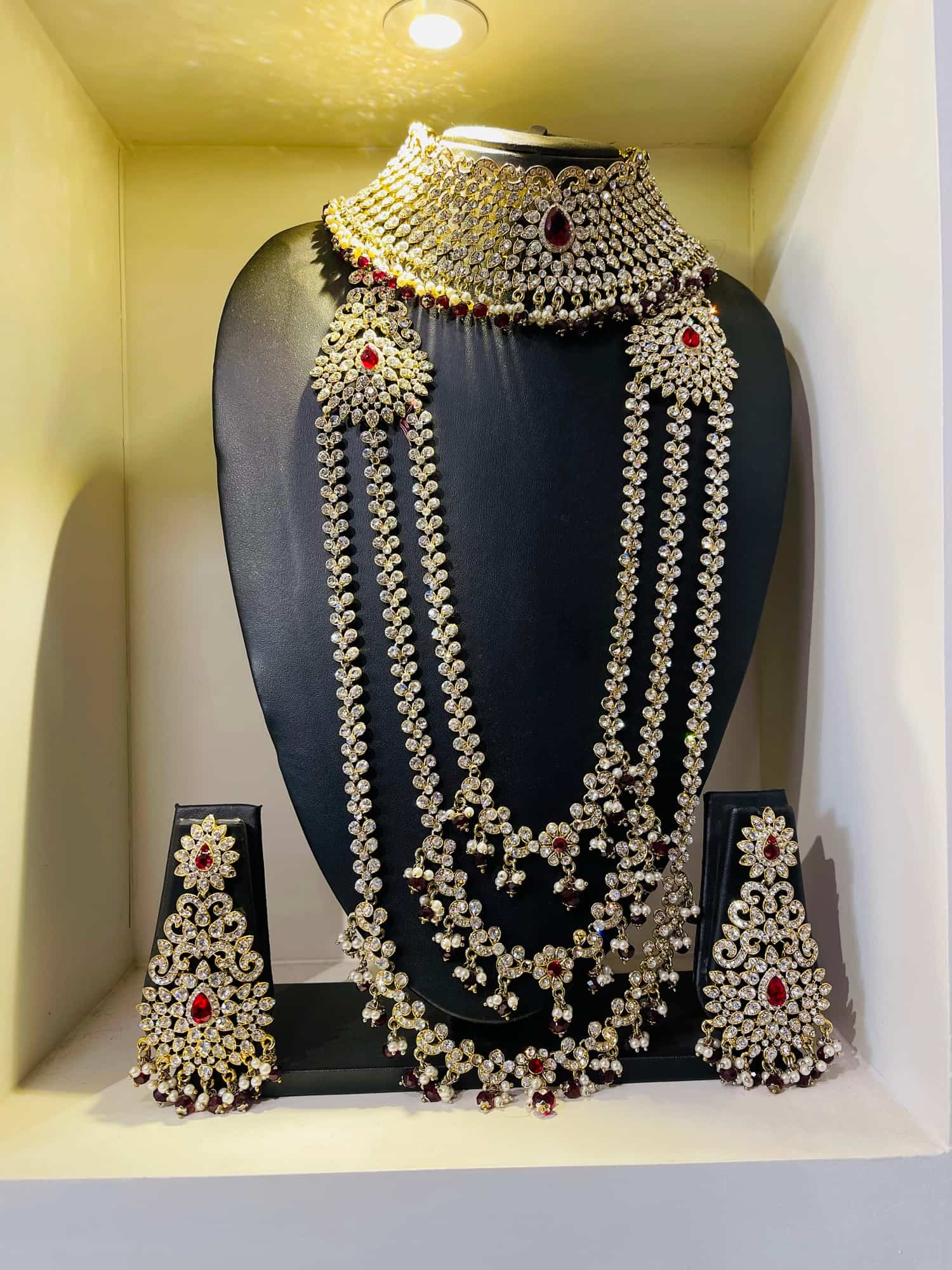 Top Bridal Wear On Rent in Wandoor Best Bridal Lehenga On Hire