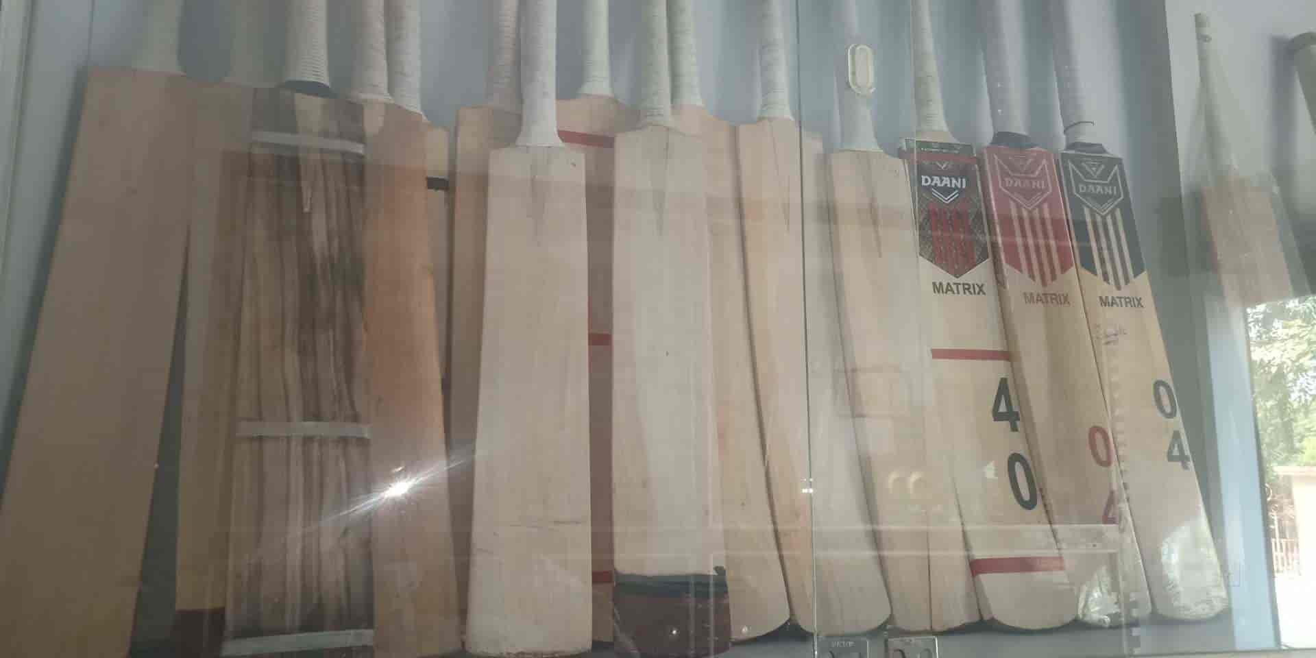 R R Sports Company in Phool Bagh Colony,Meerut Best YonexSports