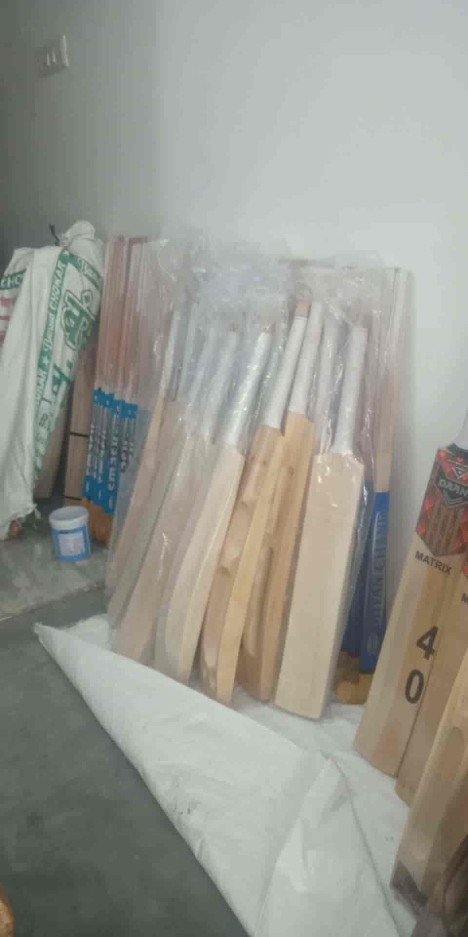 R R Sports Company in Phool Bagh Colony,Meerut Best YonexSports