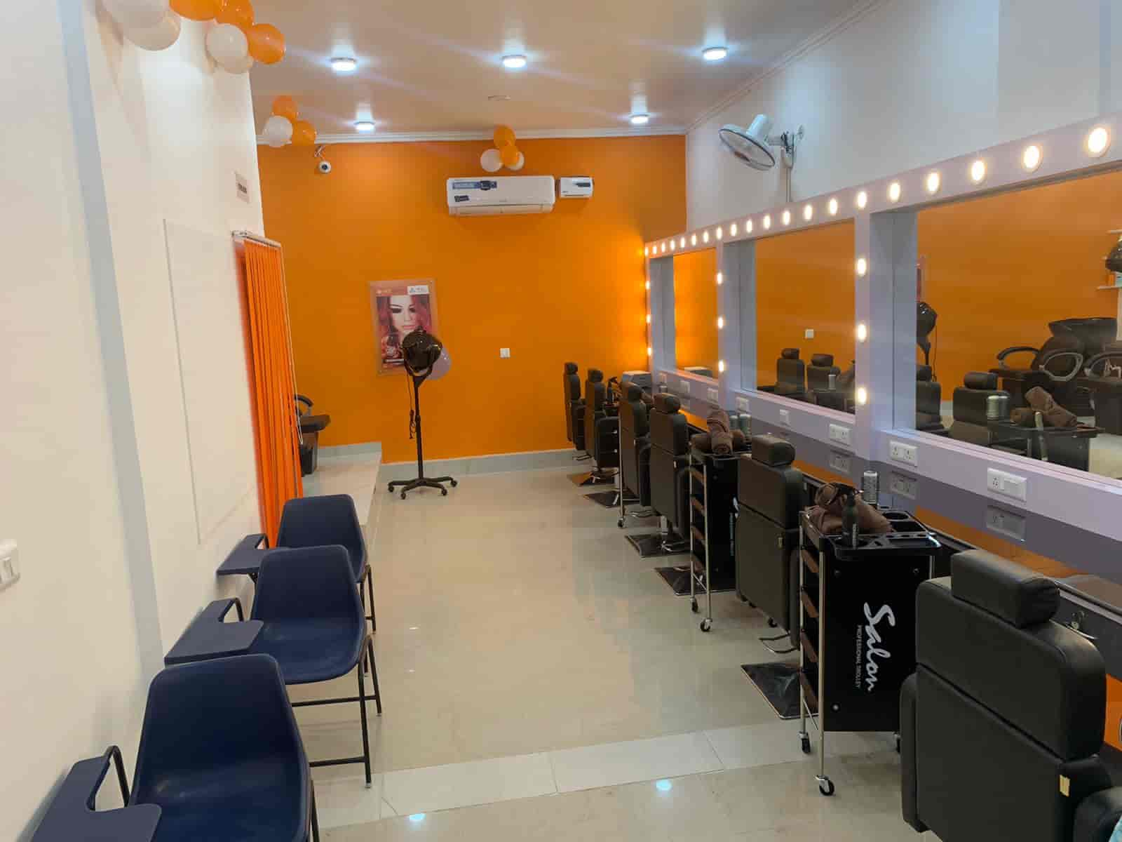 VLCC Institute Of Beauty and Nutrition in Ram Ganga Vihar,Moradabad