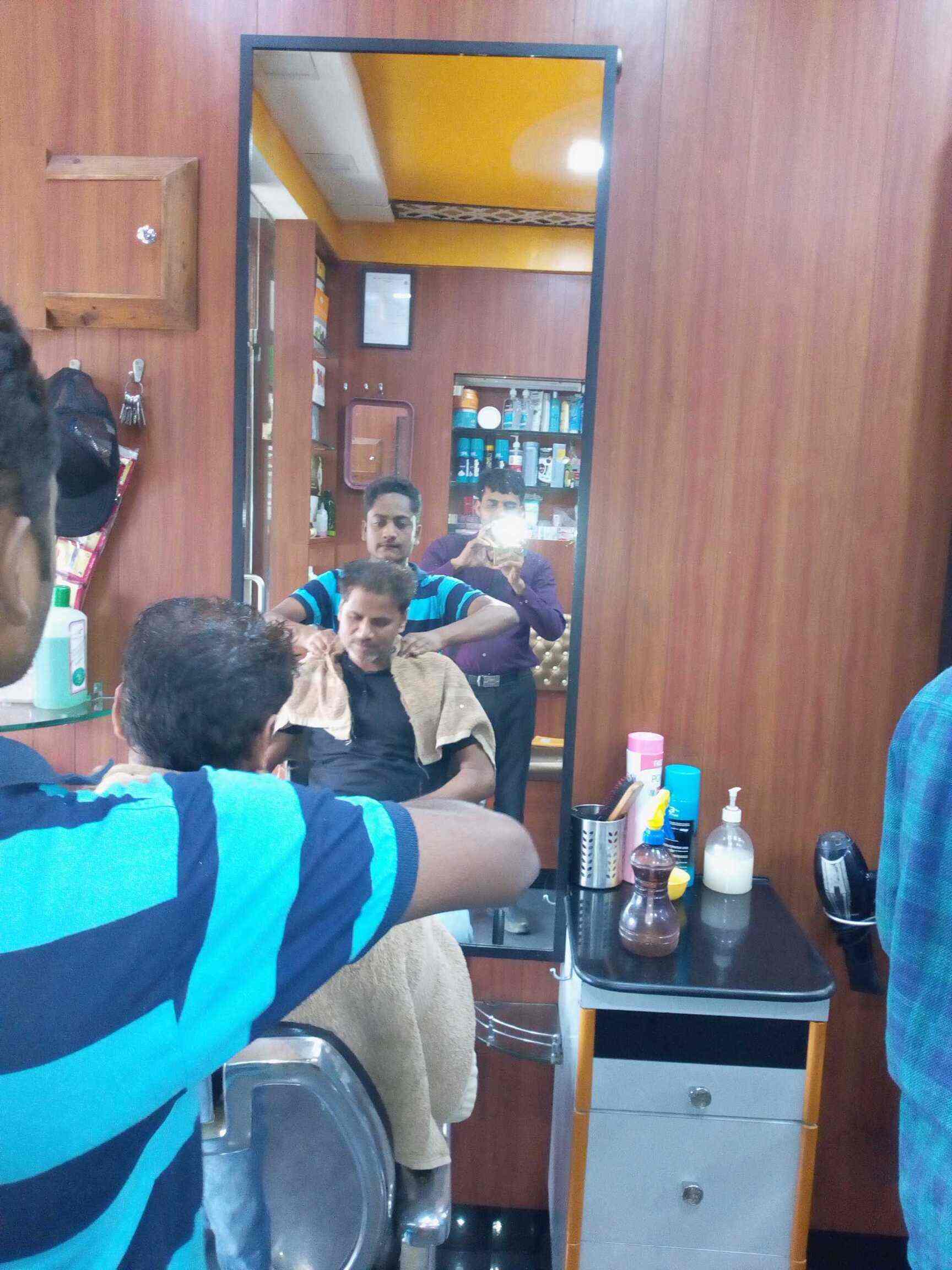 Mateens London Hair Studio in Vile Parle West - Best Unisex Salons in Mumbai - Justdial Mateens London Hair Studio in Vile Parle West - Best Unisex Salons in Mumbai - Justdial
