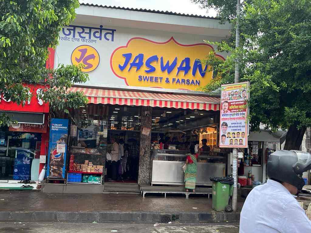 Jaswant Sweet & Farsan in Andheri East,Mumbai Best Chiwda Retailers
