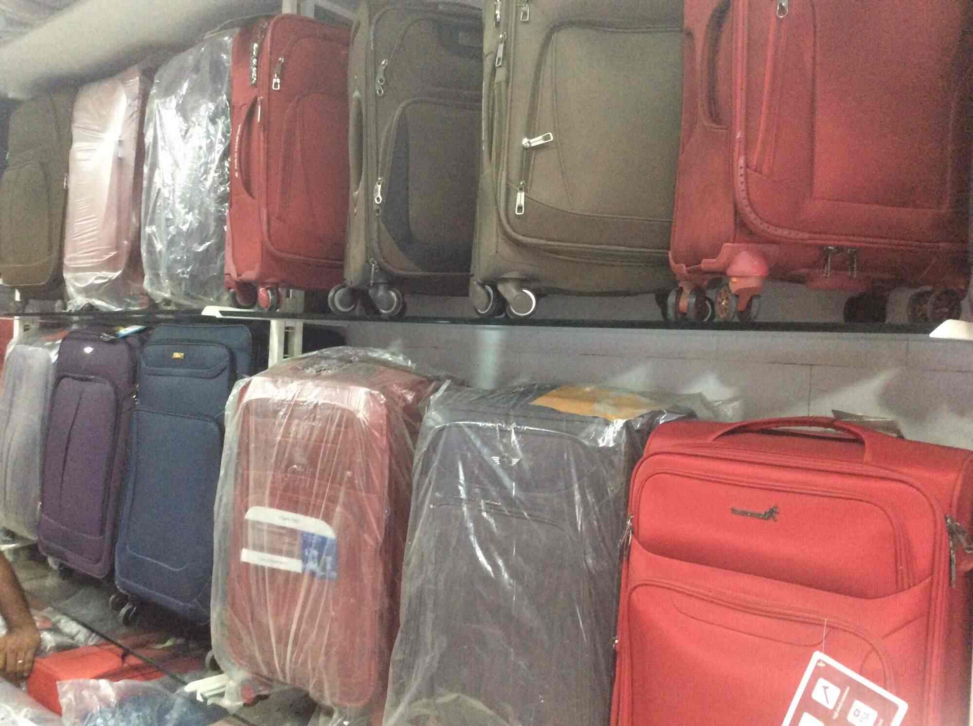 V I P Collection in Kandivali West,Mumbai Best Trolley Luggage