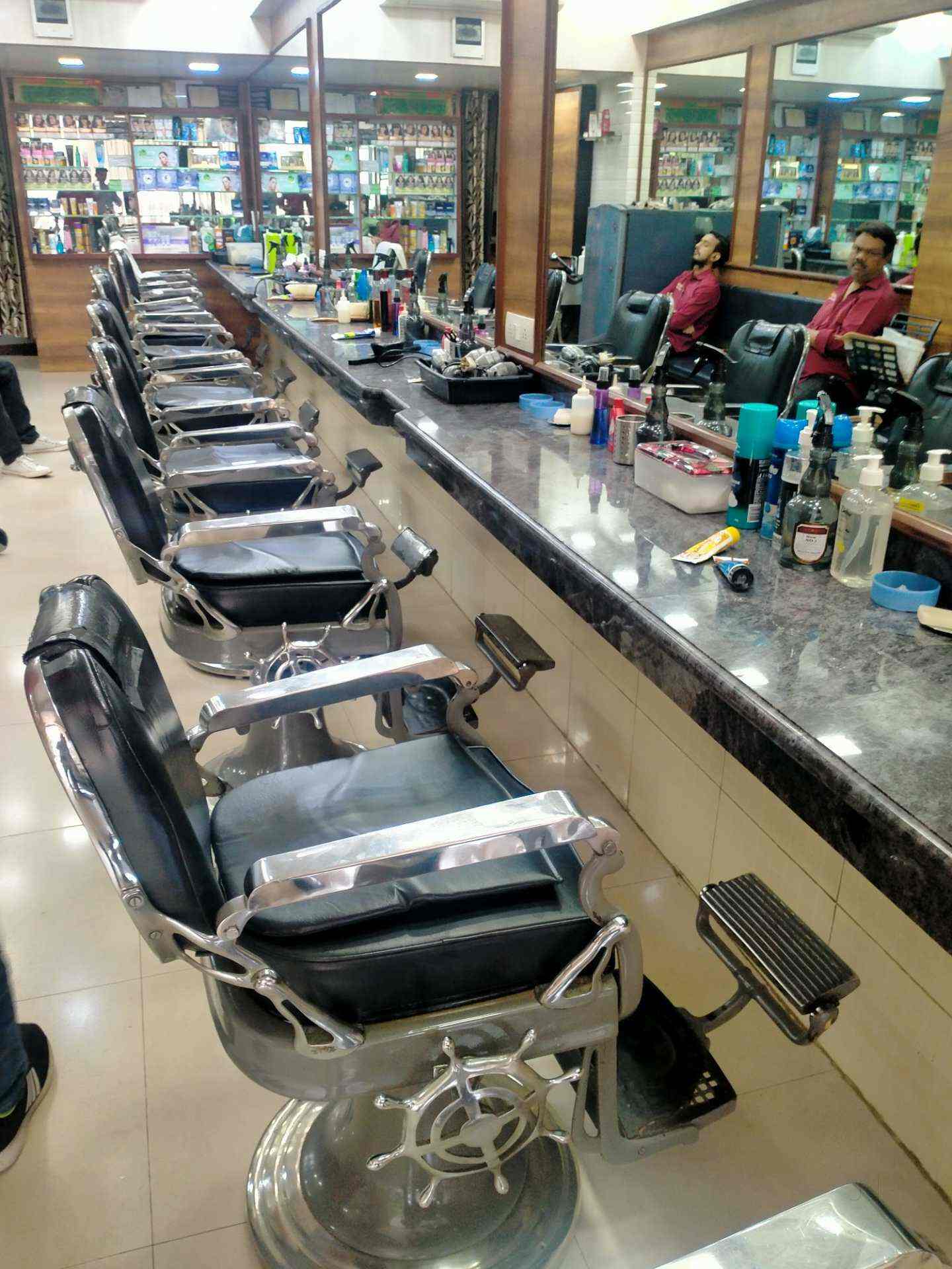 Famous Hair Dressers Hall in Bandra West,Mumbai Best Beauty Salons