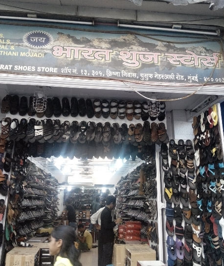 Slippers store near discount me