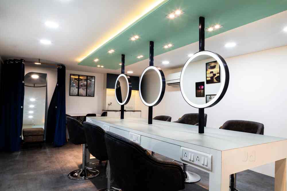 Top Beauty Parlour Institutes in Thane West Best Beautician
