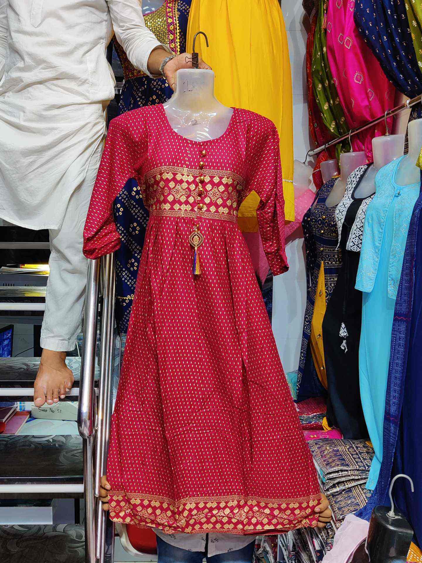 Aggregate 128+ bandra kurti wholesale market super hot netgroup.edu.vn