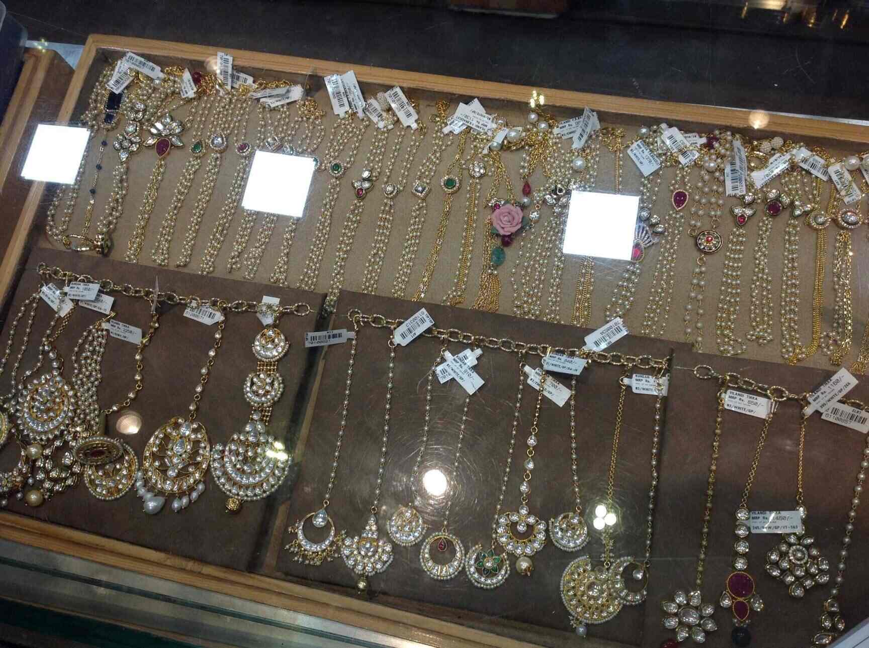 Tiptop Point, Sikka Nagargirgaon Jewellery Showrooms in Mumbai