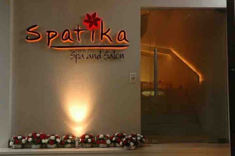 Top Beauty Parlours For Hair Straightening in Vashi Naka Chembur