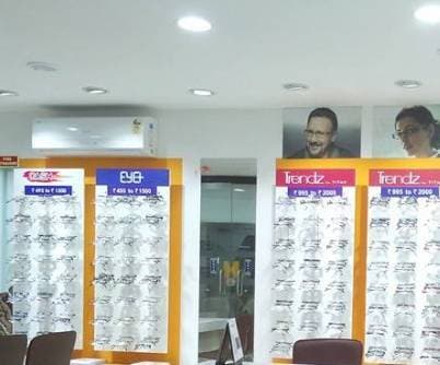 Titan showroom in vile parle east clearance