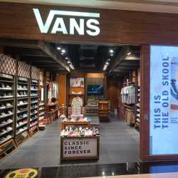 Stores with on sale vans near me