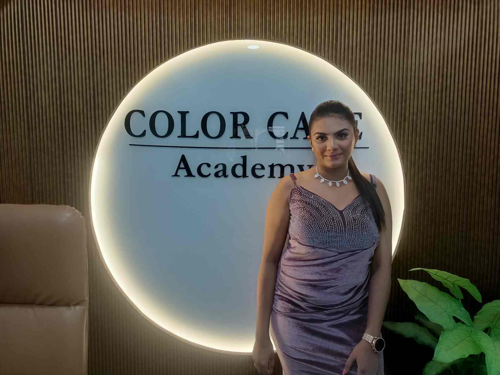 Color Cafe Academy in Bandra West,Mumbai Best Nail Art Training